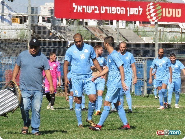 שחקני בית"ר ר"ג חוגגים ניצחון מול שמשון תל אביב (שאול כהן)